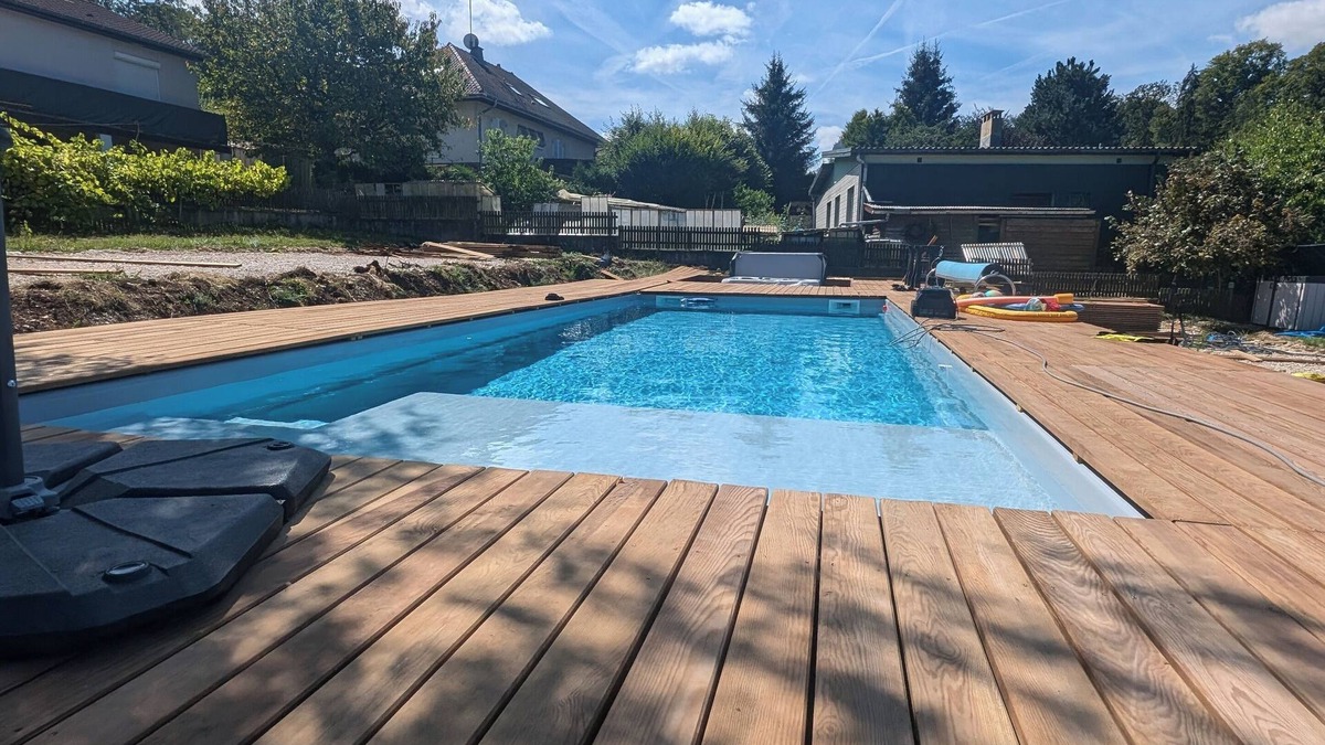 Herimoncourt Apartment | Swimming pool, jacuzzi, terrace and games for young and old, 5km from Switzerland!