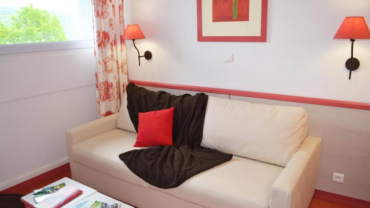 Maisod Apartment | Swimming pool, parking, tv, 49m², Les Rousses