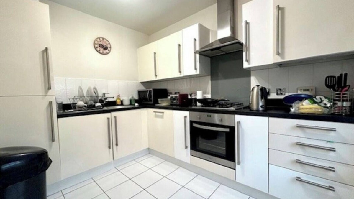 Swindon House | Swindon Cozy Central Home with Free Parking!