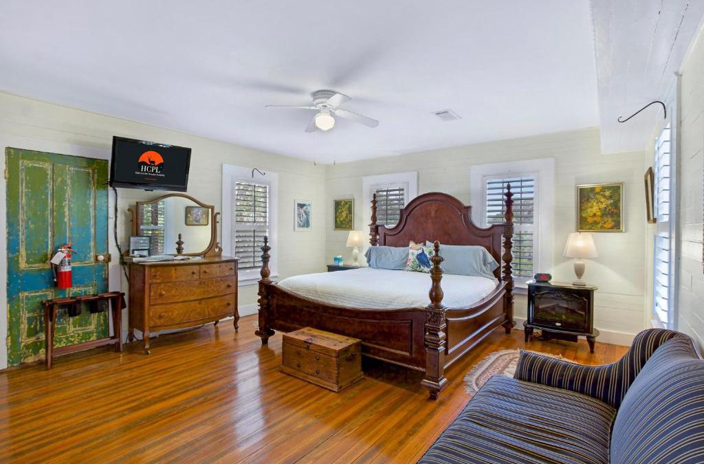 Dripping Springs House | Swing On Inn- Suite Thyme