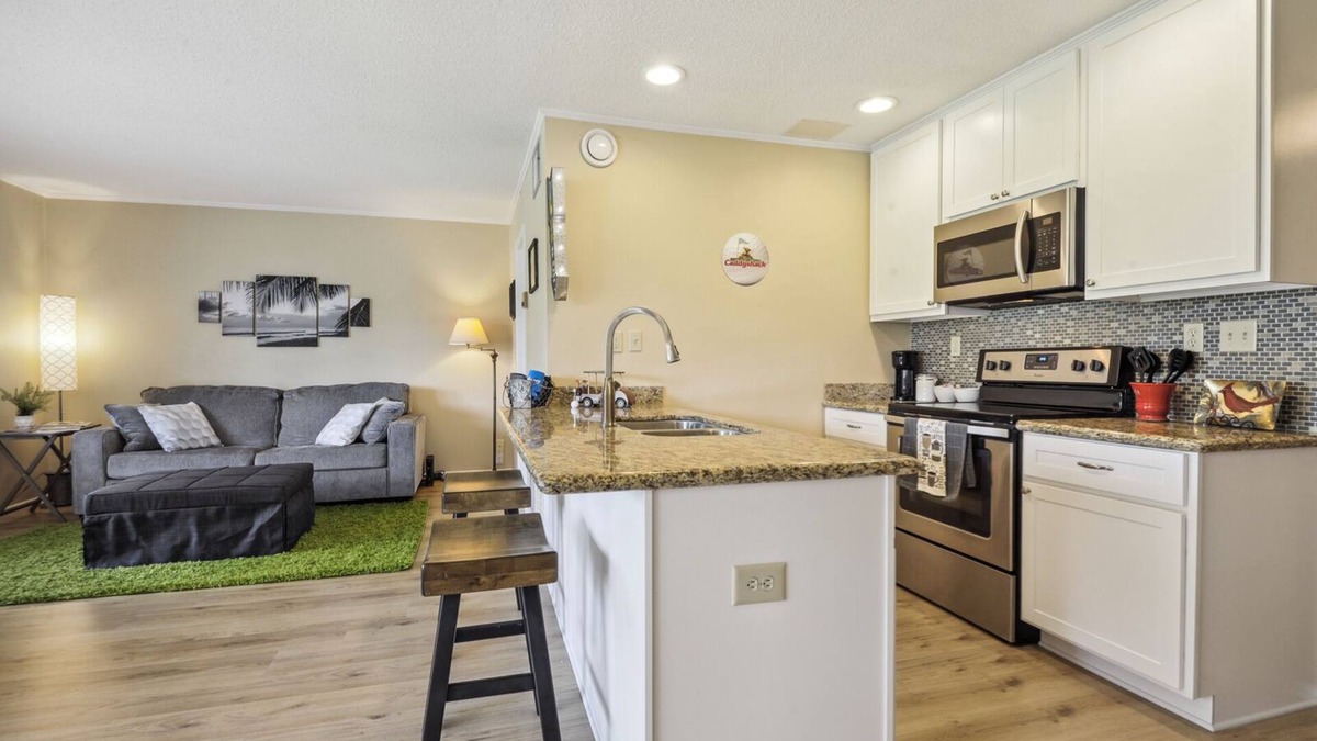 Diamondhead House | Swing on Over to this Golf Club Condo