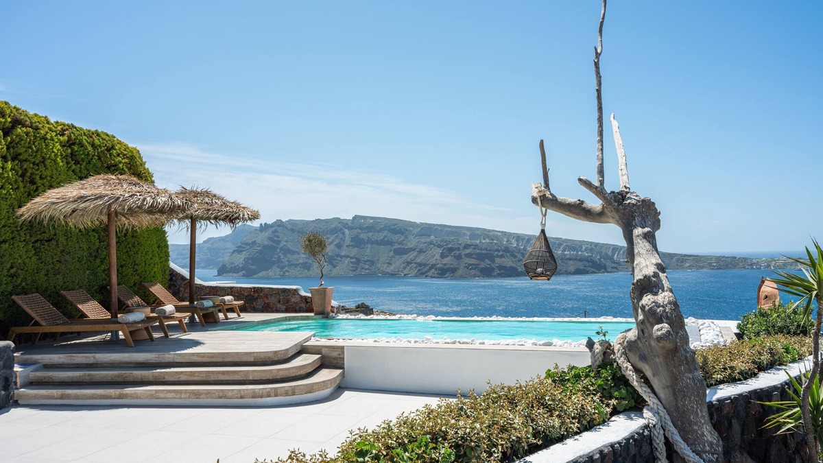 Oia Villa | SWINGING SUNSET villa - Private Swimming pool & Private outdoor heated spa