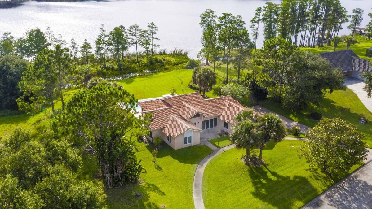 Groveland House | SWISS 101 - Lake Olsen