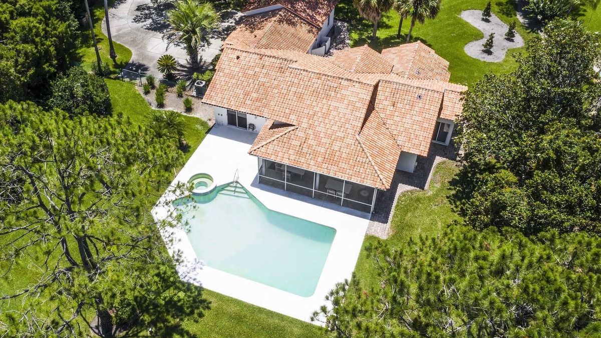 Clermont House | SWISS 23 - Lake Stephanie