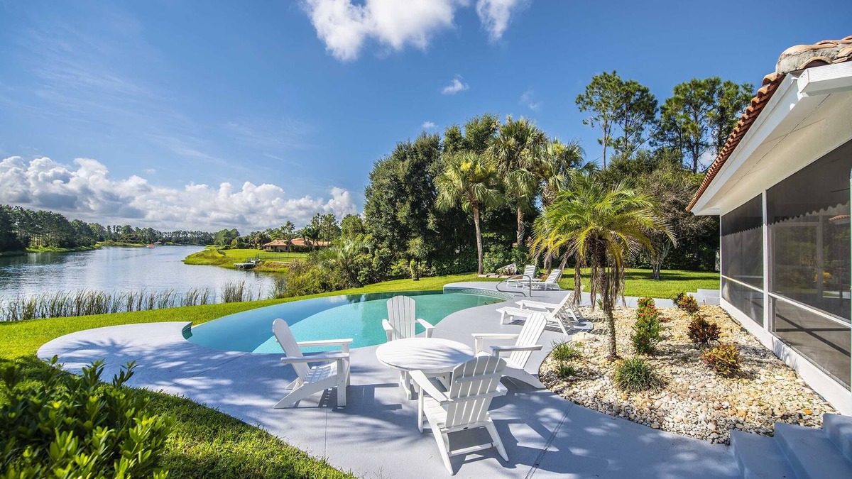 Groveland House | SWISS 66 - Lake Denise