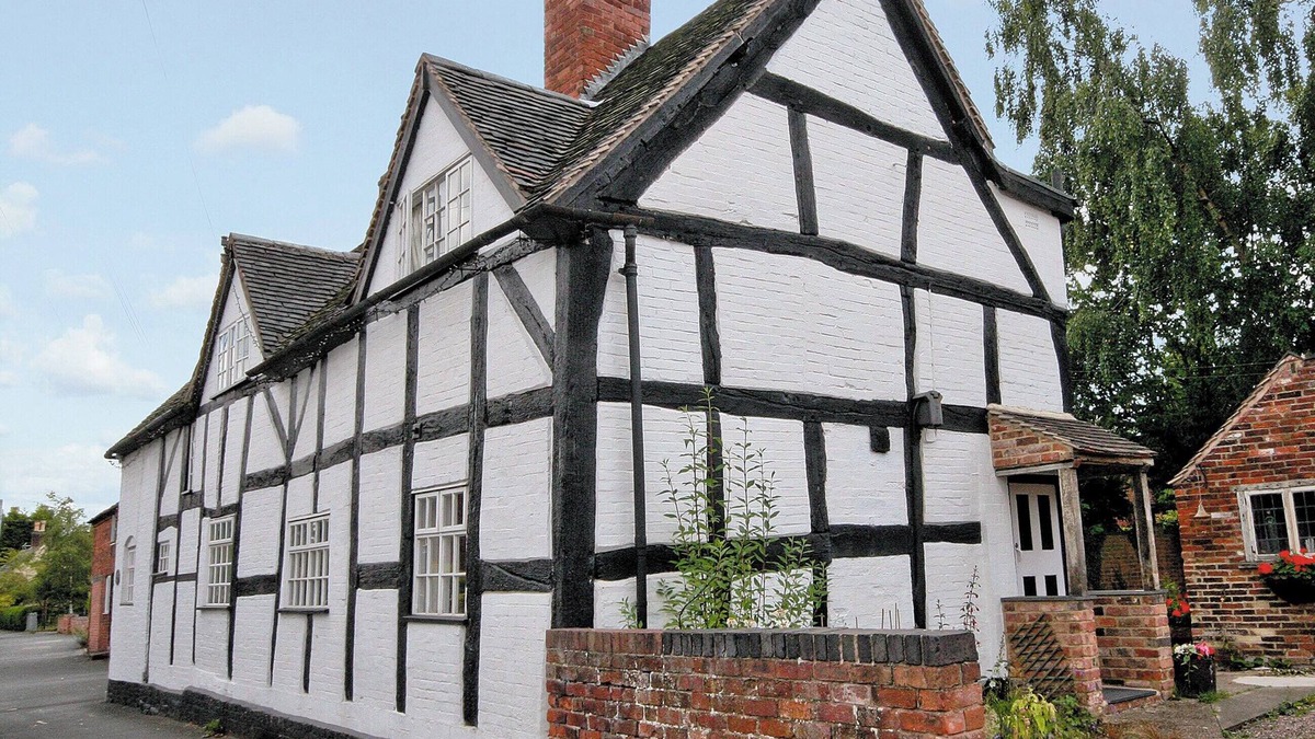 King's Bromley Cottage | Swiss Cottage - E5375