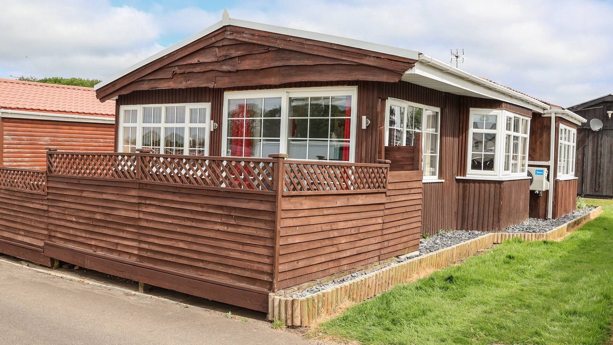 Bridlington Cottage | SWISS COTTAGE, pet friendly, country holiday cottage in Bridlington