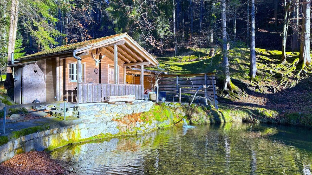 Sigriswil Cabin | SwissHut Idyllic Farm Cabin - Chalet Grabenmühle 2