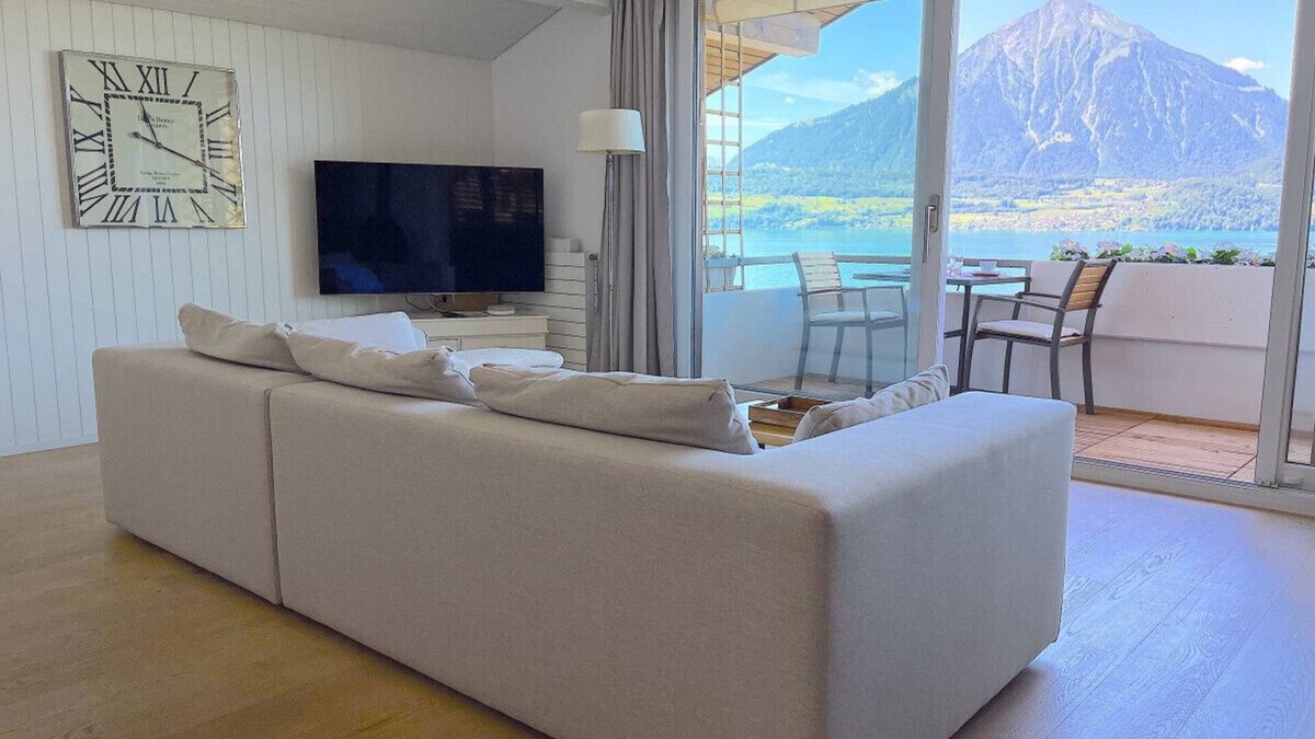Merligen Apartment | SwissHut Stunning Views Alps & Lake - Apart. Kirch