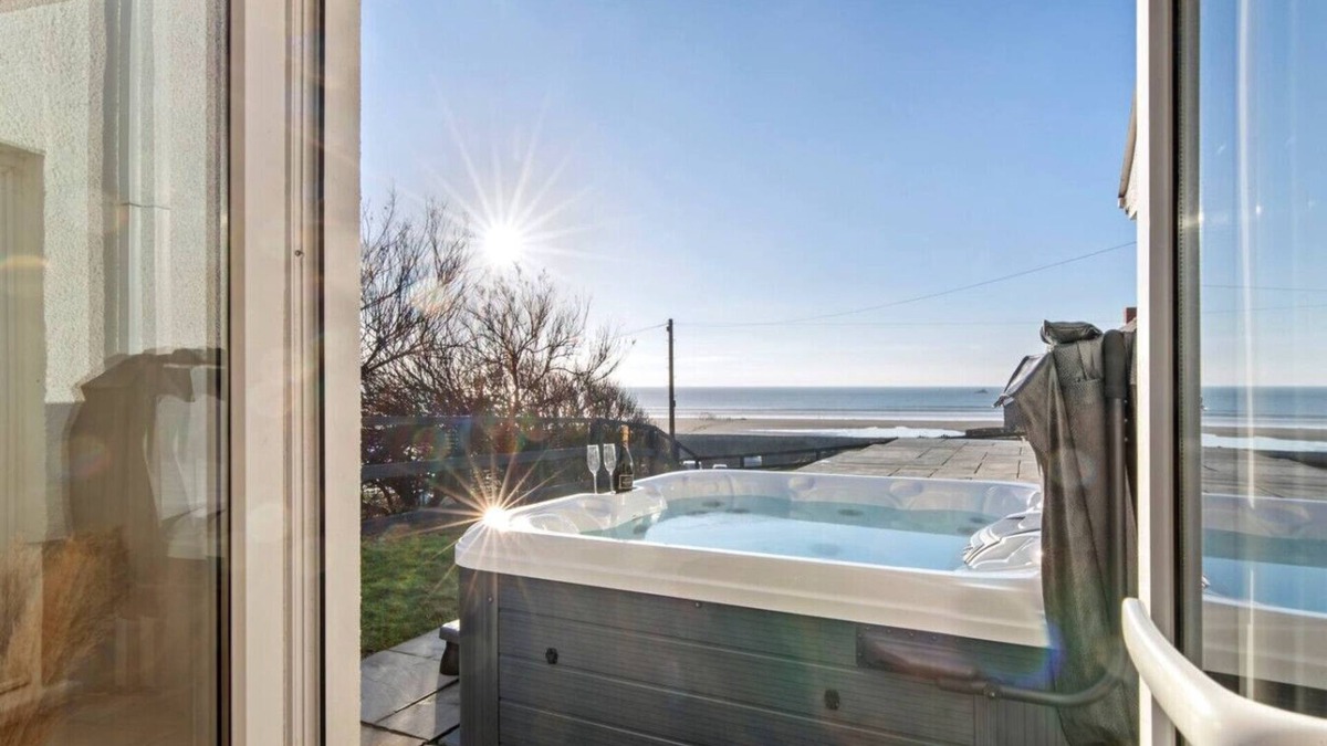 Penycwm House | Swn Y Don - Modern Luxury Steps from Newgale Beach Bliss