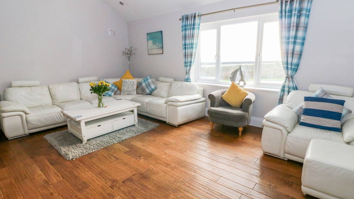 Amroth House | SWN Y MOR, pet friendly, luxury holiday cottage in Amroth