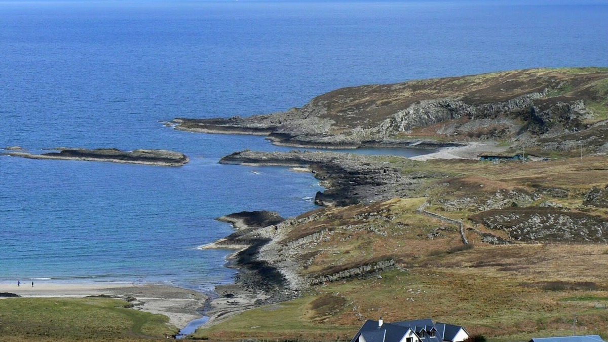 Ardnamurchan Peninsula House | Swordle Bay House. 2 minute's walk to beach.