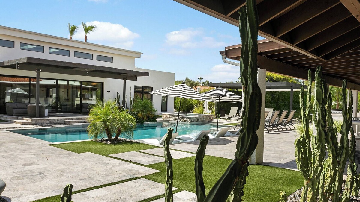 Equestrian Manor House | SWSS - ModernCompound - Guests Love It! Private Pool Hot Tub Putting Green