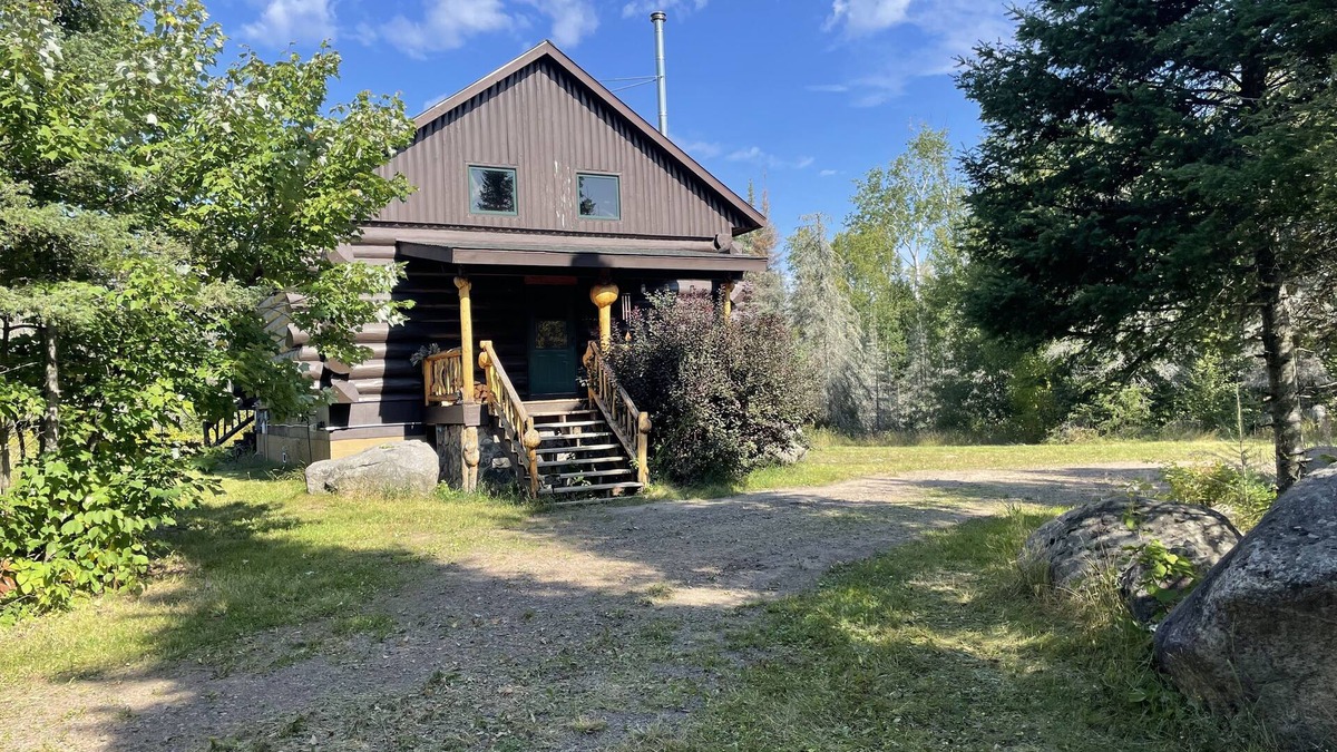 Ely Cabin | SXS, ATV, Snowmobile Heaven with Class!
