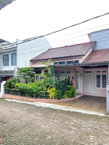 Cibodas House | SYARIAH - Beautiful 3BR Home - 8 min from Centre by Sakura