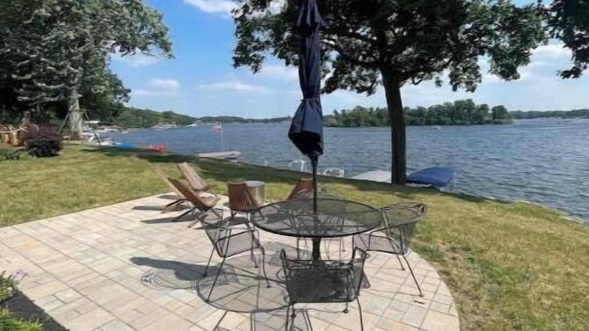 North Webster Cottage | "Sycamore Alley" on Webster Lake