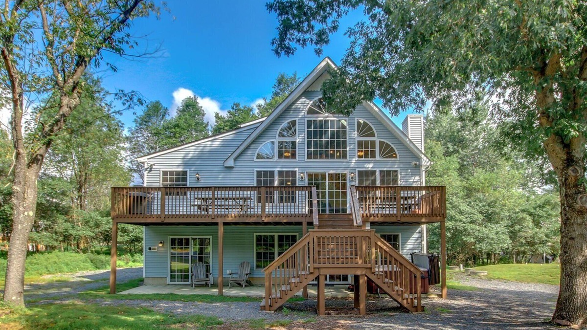 Albrightsville House | Sycamore Cove by AvantStay | Hot Tub, Game Rooms, Close to Local Skiing!