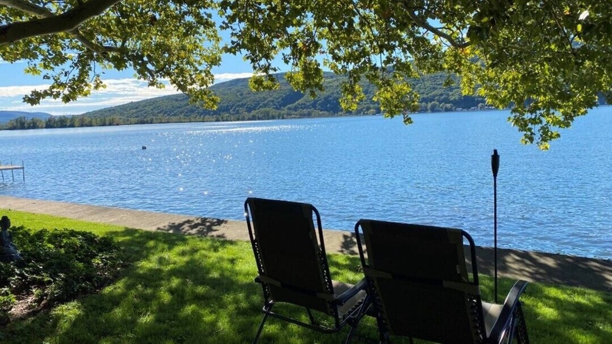 Holcomb Cottage | Sycamore Landing - Casual Lakefront Living at It's Best!
