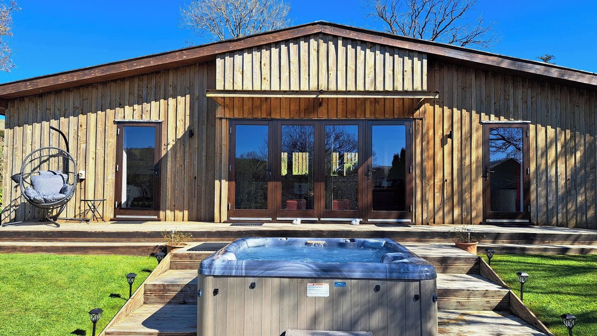 Rhayader Cottage | SYCAMORE LODGE, family friendly, luxury holiday cottage in Rhayader