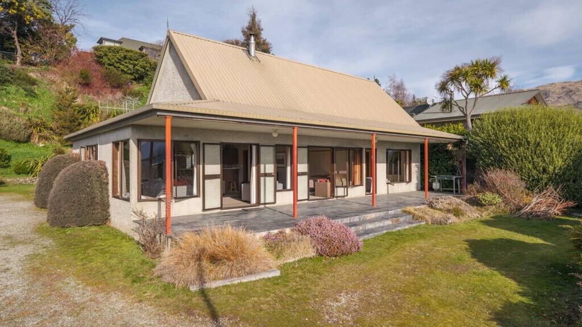 Wanaka Cottage | Sycamore Place - Wanaka Holiday Home