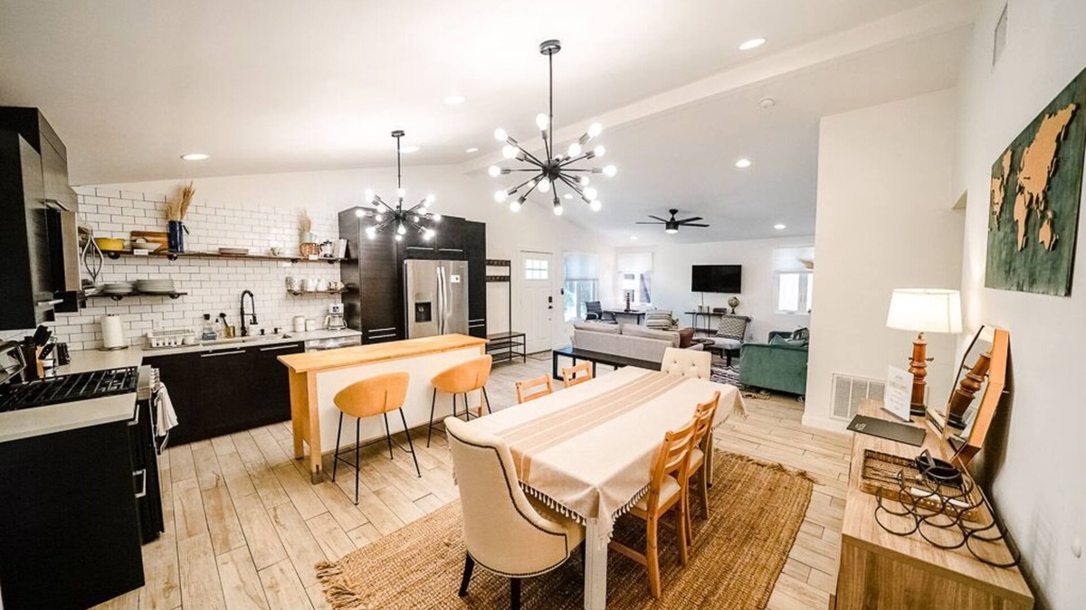 West Congress House | Sydney - South Austin Charmer!