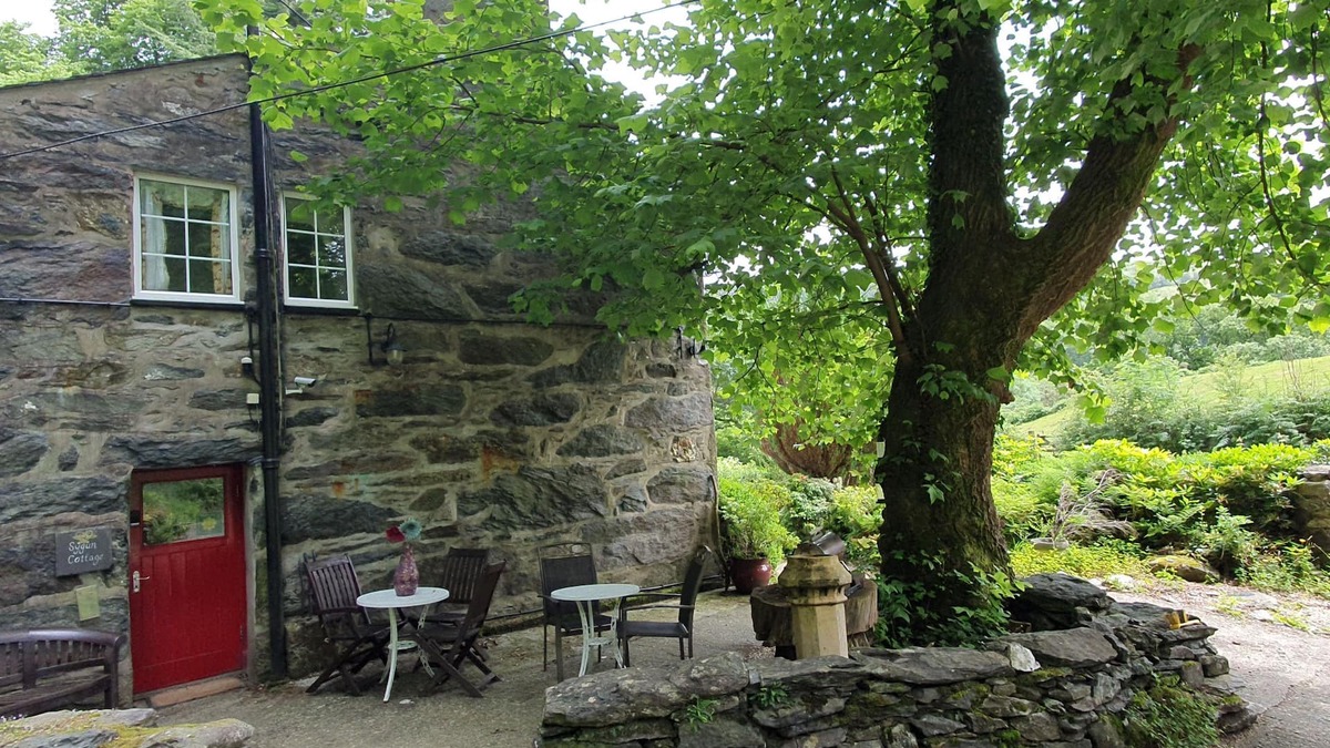 Beddgelert Cottage | Sygun Cottage 40 mins walk to Watkin Waterfalls, Snowdon