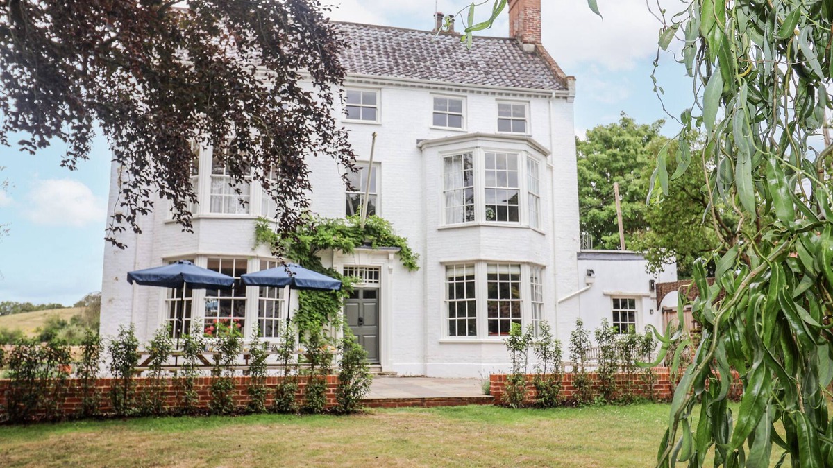 Diss House | SYLEHAM HOUSE, pet friendly, luxury holiday cottage in Eye
