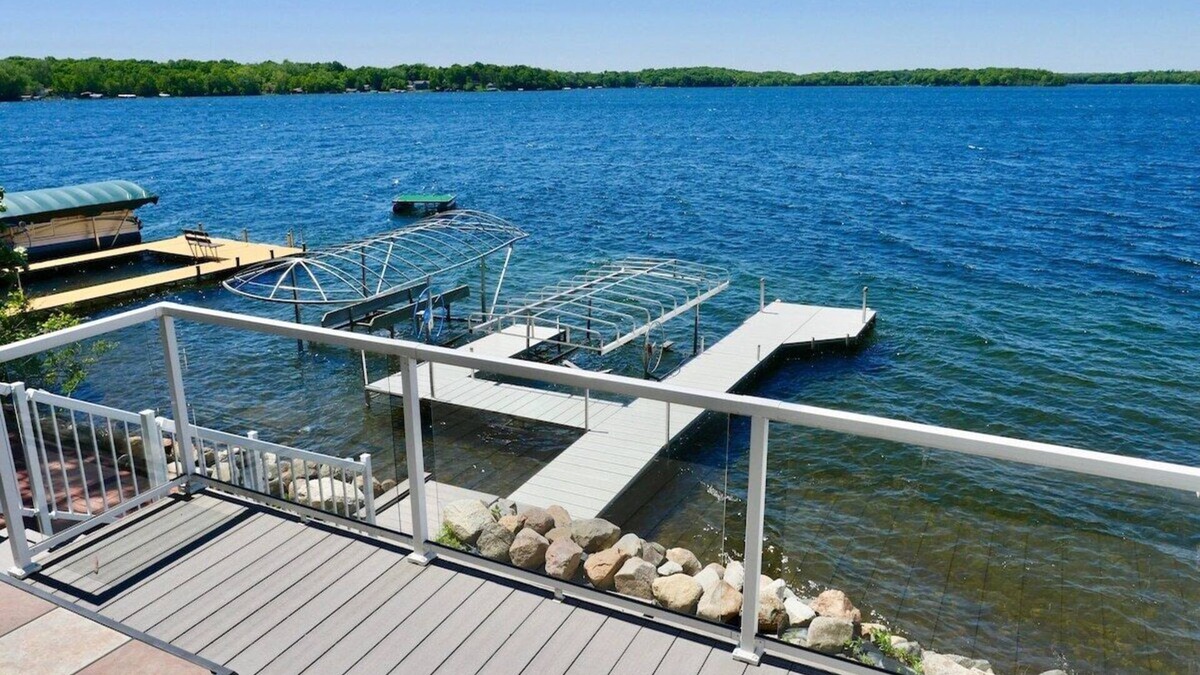 Annandale House | Sylvia Cedars Cabin Rental Snowmobile and Boat Rentals