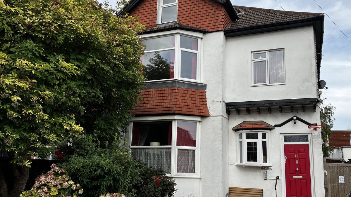 Bexhill-on-Sea Cottage | SYLVIAN, pet friendly, country holiday cottage in Bexhill-On-Sea