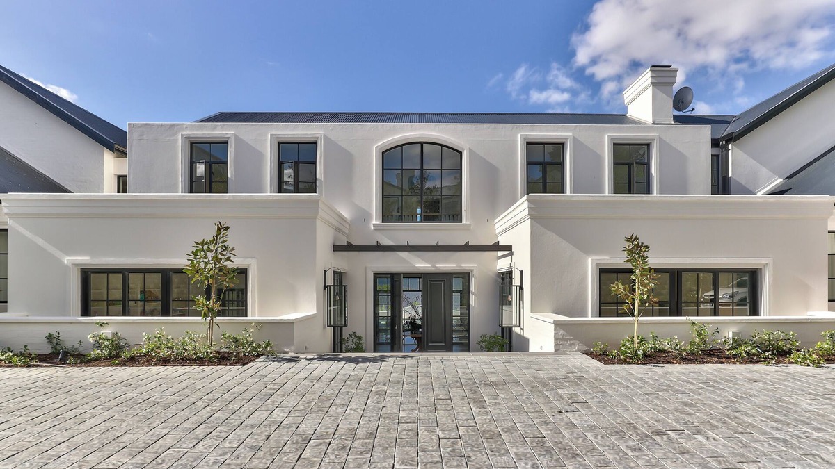 Bishopscourt Villa | Symphony of Light - A stately residence in the heart of Bishopscourt