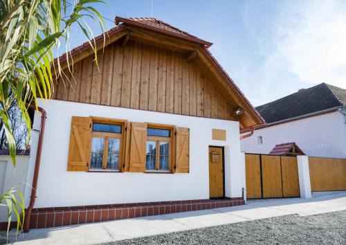 Horvatzsidany House | Szépapám háza