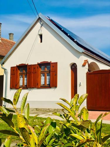 Fertoendred House | SZÍVES LAK