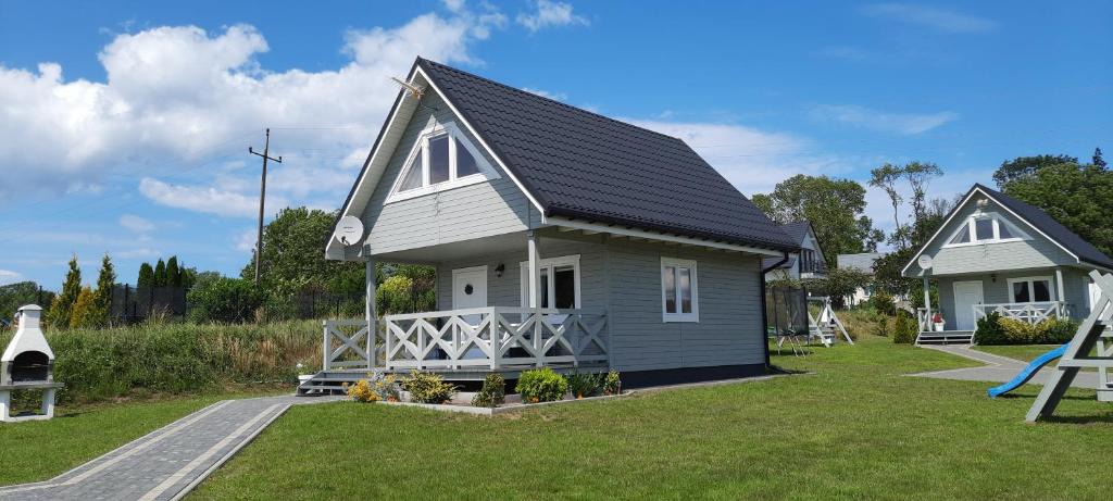 Kolczewo House | Szary domek nad jeziorem