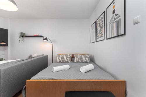 Grochow Apartment | Szaserów 47-49 by Homeprime
