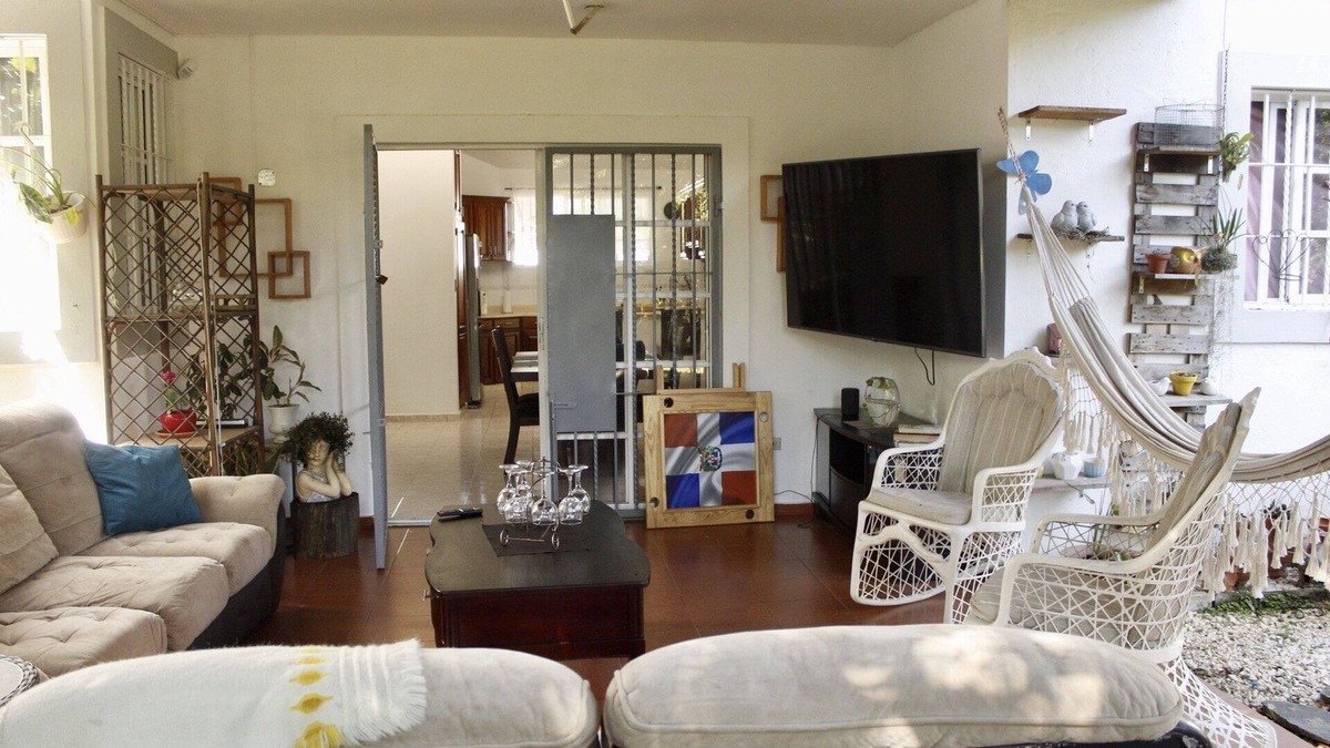 La Vega Province House | Tómate un respiro de paz y tranquilidad en este hermoso espacio amplio y sereno.