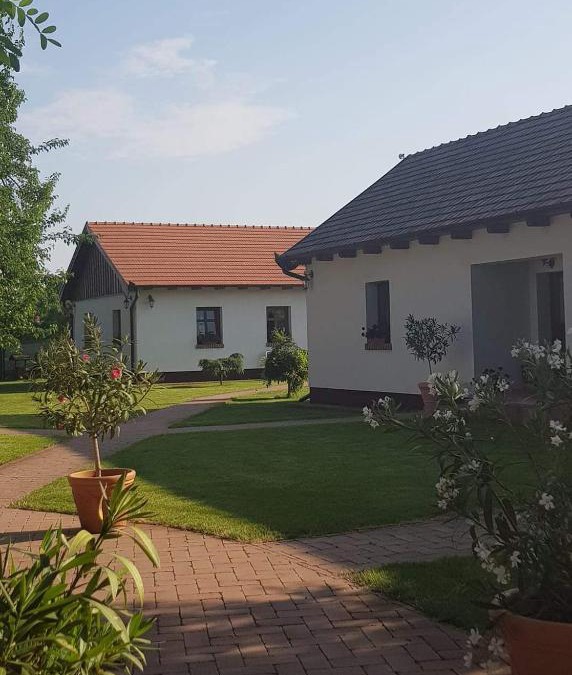 Ujfeherto House | Tóth Vendégház és Apartmanház Újfehértó