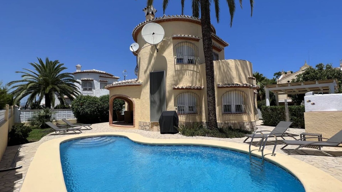 Els Poblets Villa | T-0523 Very well maintained villa 500 m to the sea