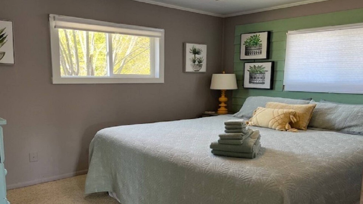 Alanson House | T&J Cozy Cottage on Crooked River - Enjoy a family or romantic getaway