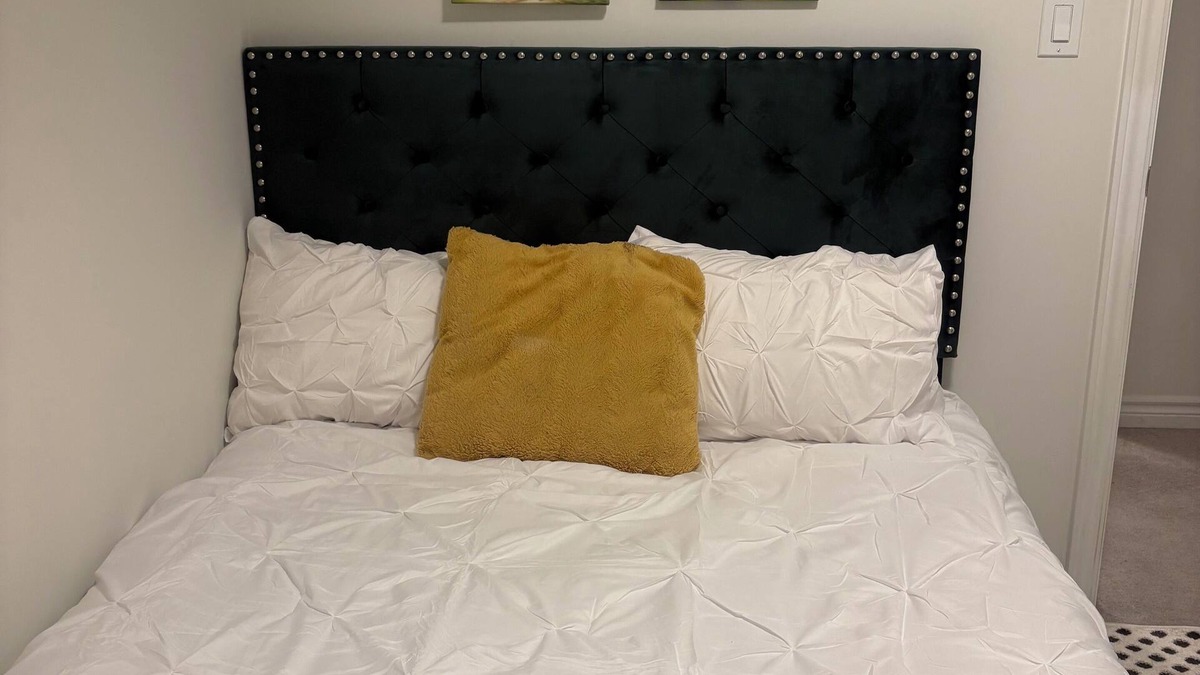 Durham Region House | t Private, cozy guest suite in Oshawa with free parking.