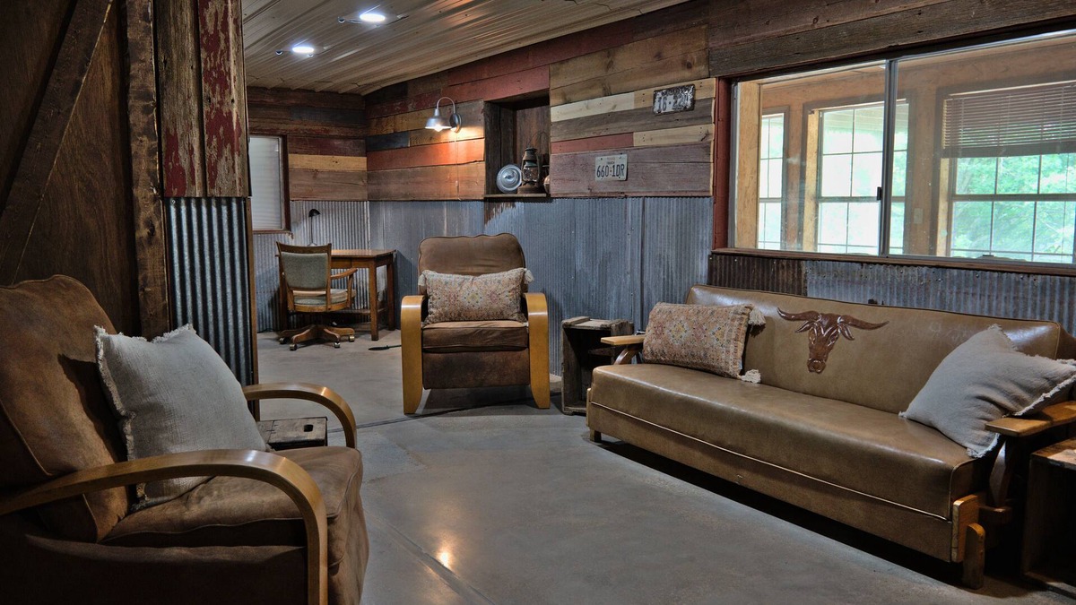 Warsaw House | T's Fish Camp-Crappie Are Biting—Sleeps up to Six