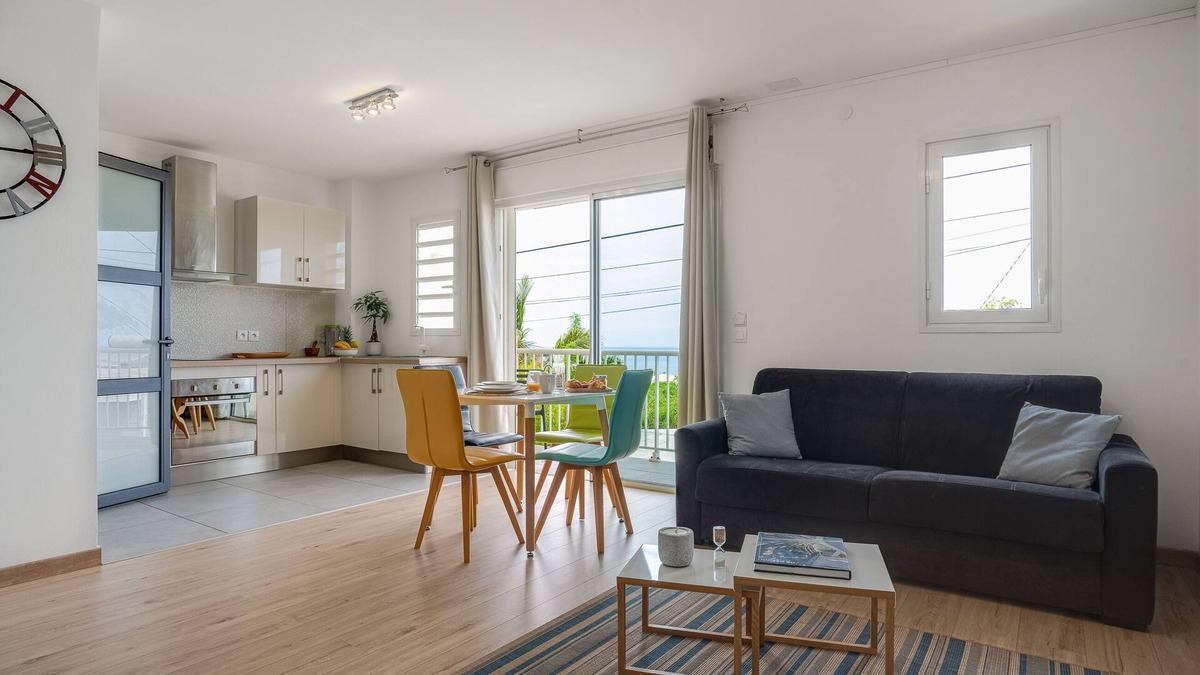 La Reunion Apartment | T1 bis Neuf Meublé Avec Goût en Centre-ville Saint Pierre - Magnifique vue Mer !