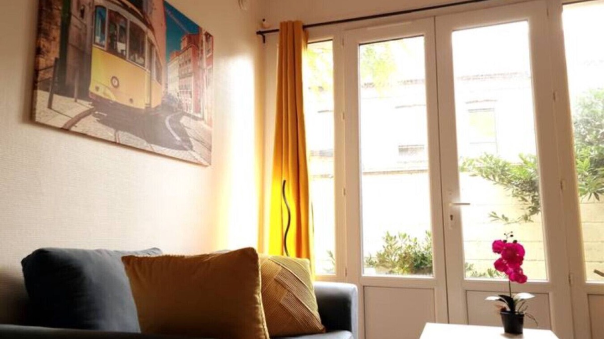 Evreux Apartment | T1 Bright and Garden Hyper-Centre 5min station