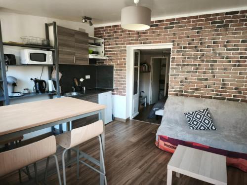 Aurillac Apartment | T1 Calme Séjour Pro et Détente