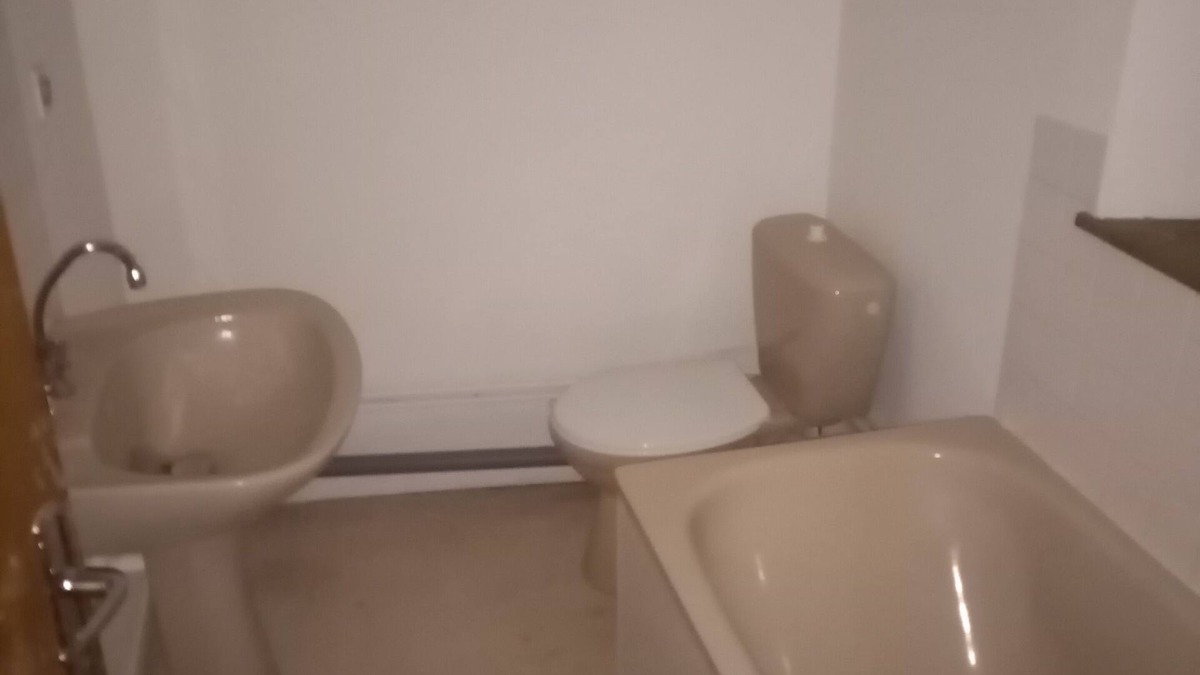 Baume-les-Dames Apartment | T1 Dans le Vieux Centre. Avec Salle de Bain Séparée et Baignoire. Spacieux Calme