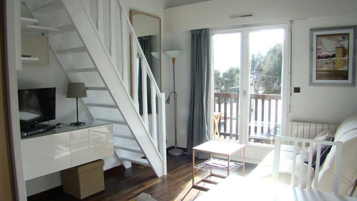 Font-Romeu-Odeillo-Via Apartment | T1+mezz 4/5 pers, center, 50m from the cable cars, superb view, terrace, classified 3*.