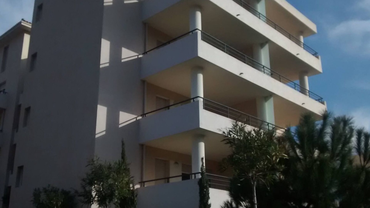 Calvi Apartment | T1 standing entrance of CALVI