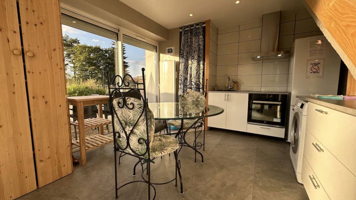Neydens Apartment | T1 Triplex-Apartment-Ensuite-Mountain view