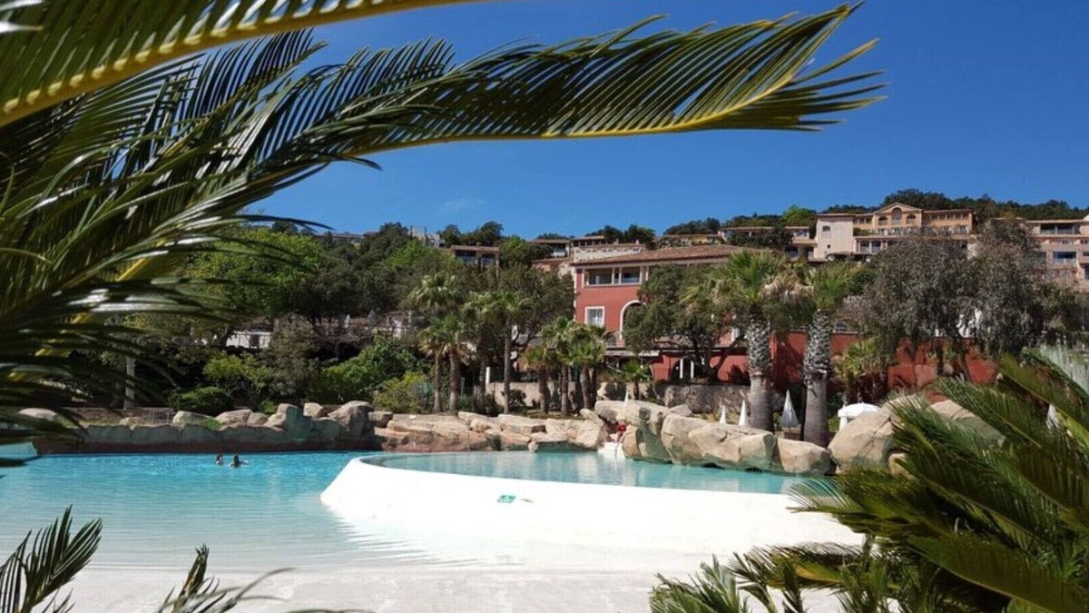 Les Restanques Apartment | T2 45M² GULF OF ST TROPEZnTERRACE SEA VIEW AIR CONDITIONING WIFI SWIMMING POOLS
