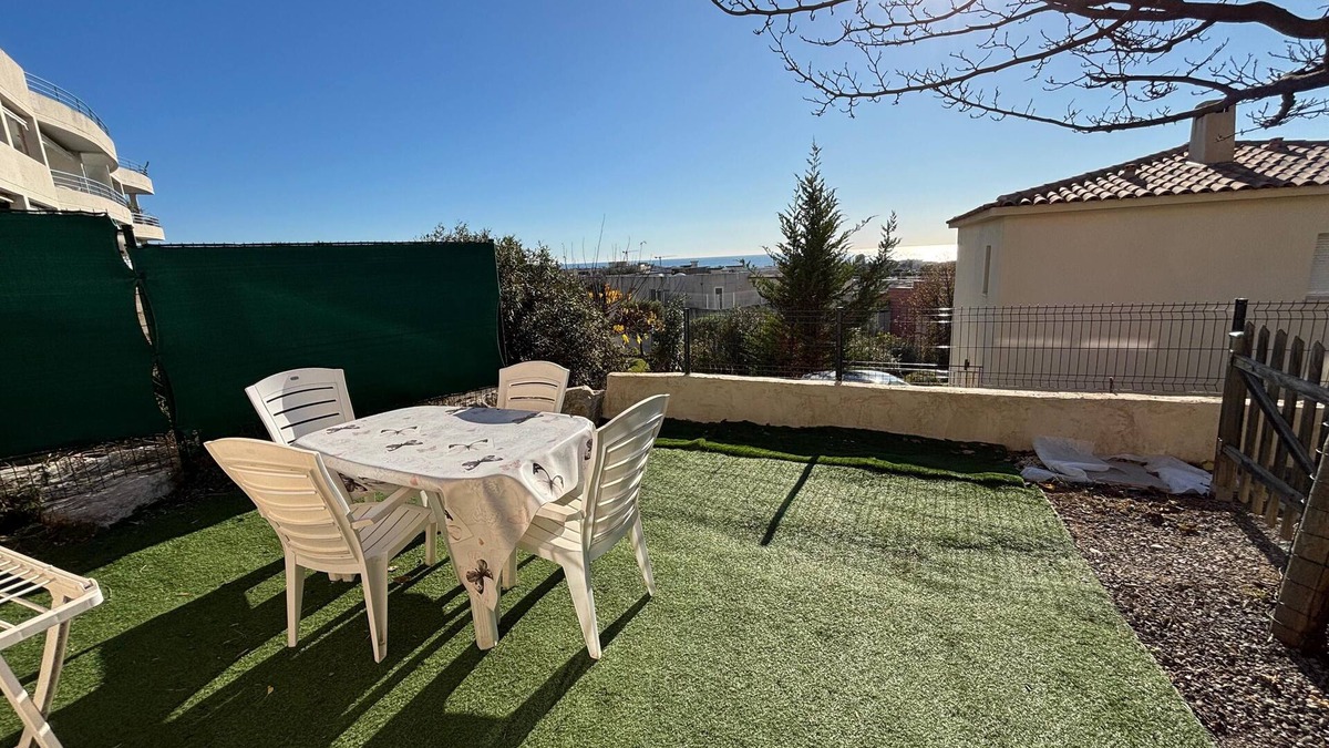Saint-Laurent-du-Var Apartment | T2, air-conditioned, Wifi (fibre), Sea view, Free private parking. Beaches 5 min away (2)