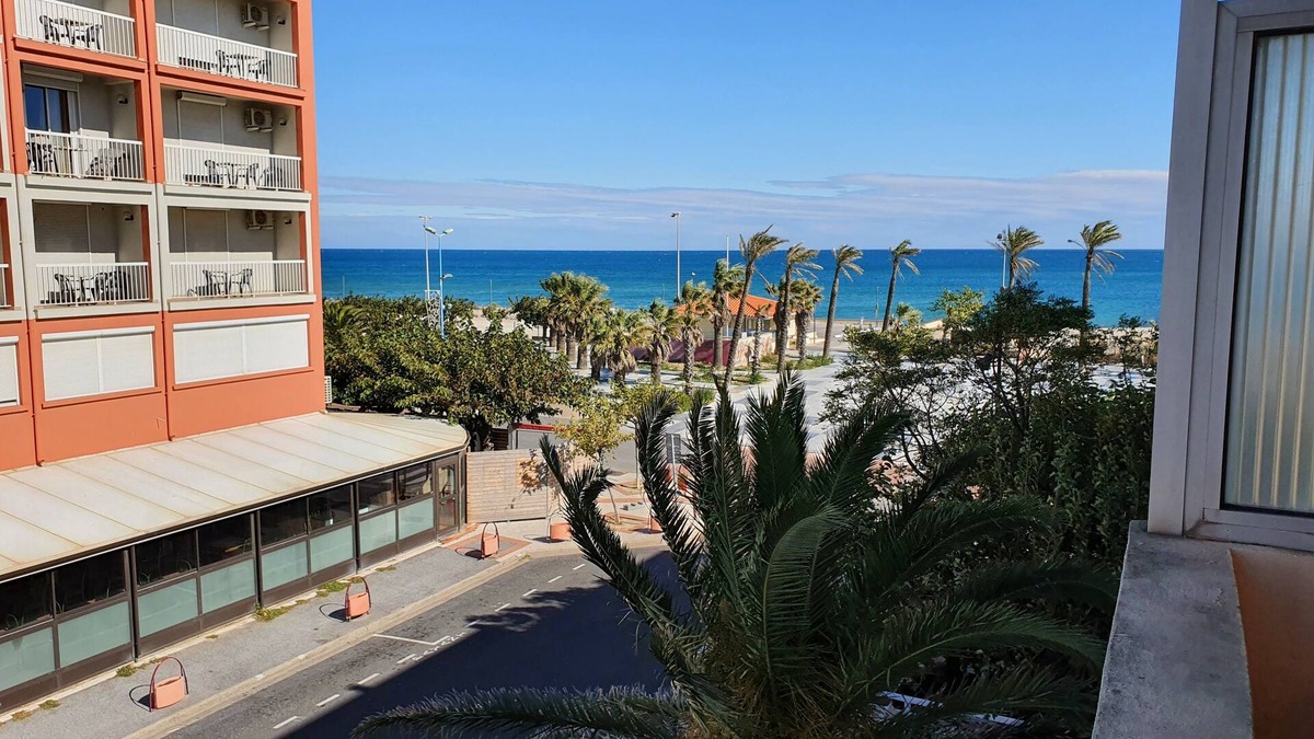 Escaro Apartment | T2 apartment 60 metres from the beach with sea view and private parking